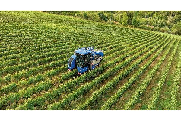 Lanzamiento de dos años de garantía para las vendimiadoras y tractores pórtico New Holland Braud en el 50º aniversario de producción de la marca